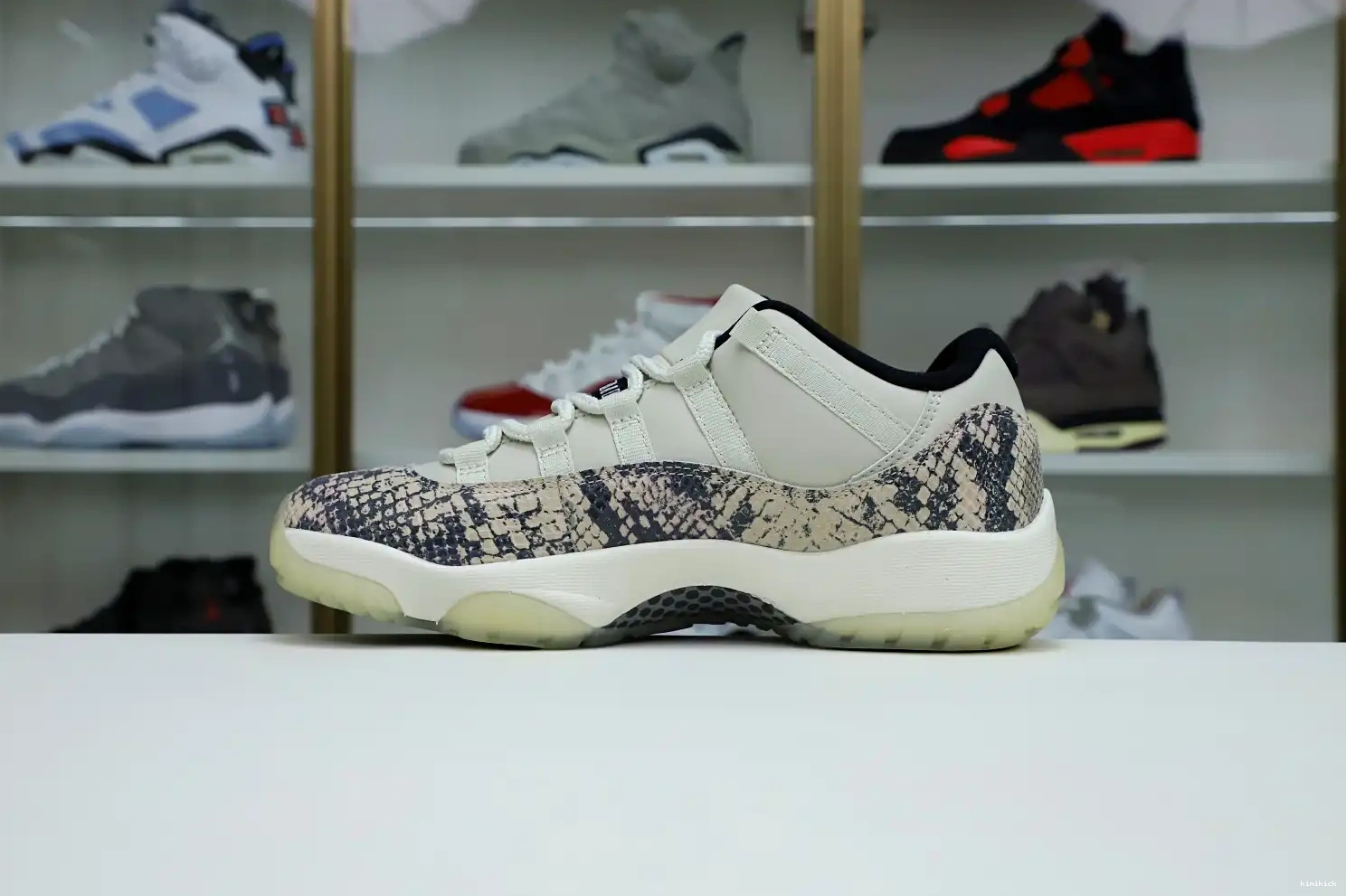 LOW AIR SNAKESKIN JORDAN LIGHT 11 Kimikick BONE 0530